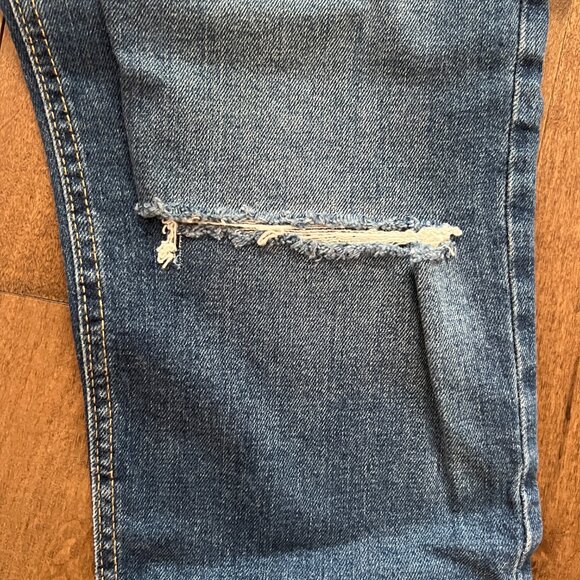 Old Navy Women's Sky-Hi Straight Distressed Blue Medium Wash Demin Jean, Size 2 - Picture 7 of 11